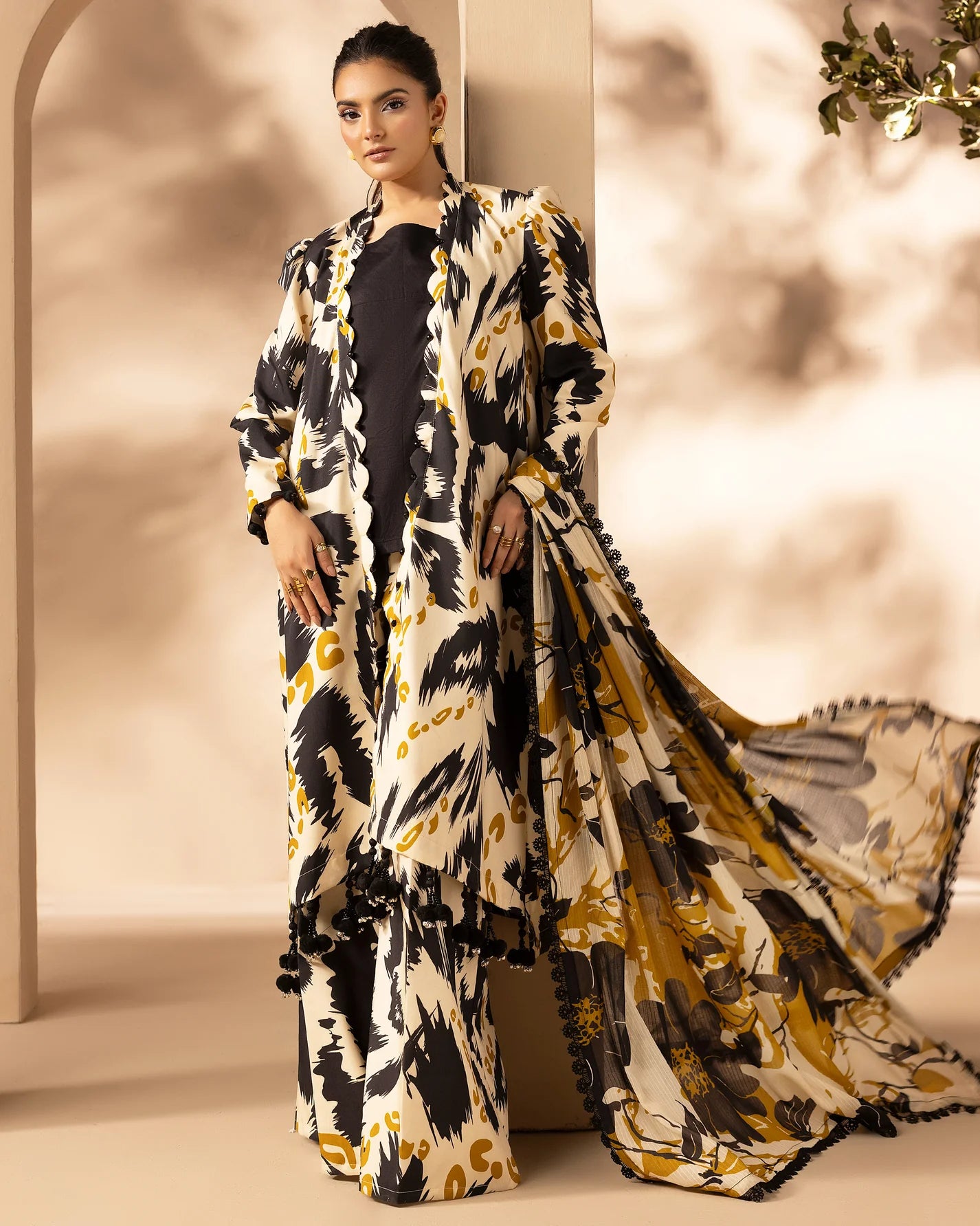 Omré Unstitched Viscose Digital Printed Suit – Design 01 | Diamond Digital Dupatta | Winter Luxury Collection Vol.1 2025 عمدہ وسکوز ڈیجیٹل پرنٹ سوٹ – ڈیزائن 01 | ڈائمنڈ ڈیجیٹل دوپٹہ | ونٹر لکژری کلیکشن 2025