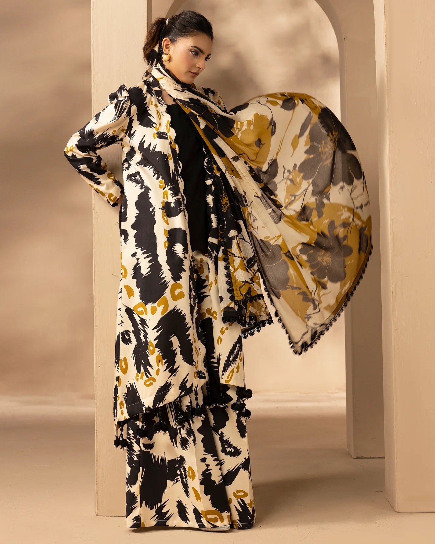 Omré Unstitched Viscose Digital Printed Suit – Design 01 | Diamond Digital Dupatta | Winter Luxury Collection Vol.1 2025 عمدہ وسکوز ڈیجیٹل پرنٹ سوٹ – ڈیزائن 01 | ڈائمنڈ ڈیجیٹل دوپٹہ | ونٹر لکژری کلیکشن 2025
