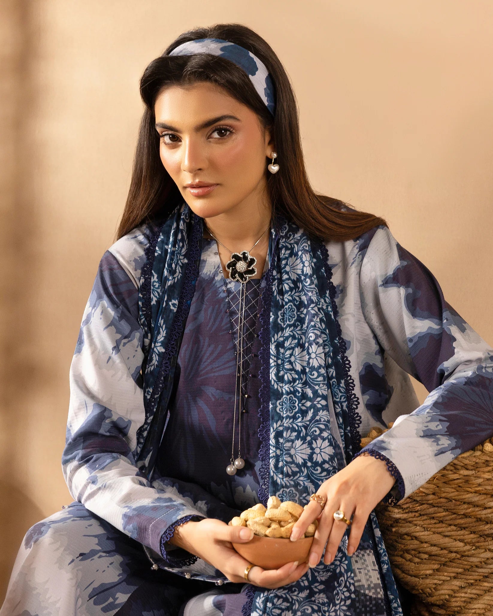 ❄️ OMRE Exclusive Winter Collection Vol.04 – Staple Dora Digital Printed Suit (Design #02) ❄️ اومرے ایکسکلیوسو ونٹر کلیکشن والیم 04 – اسٹیپل ڈورا ڈیجیٹل پرنٹڈ سوٹ (ڈیزائن نمبر 02)