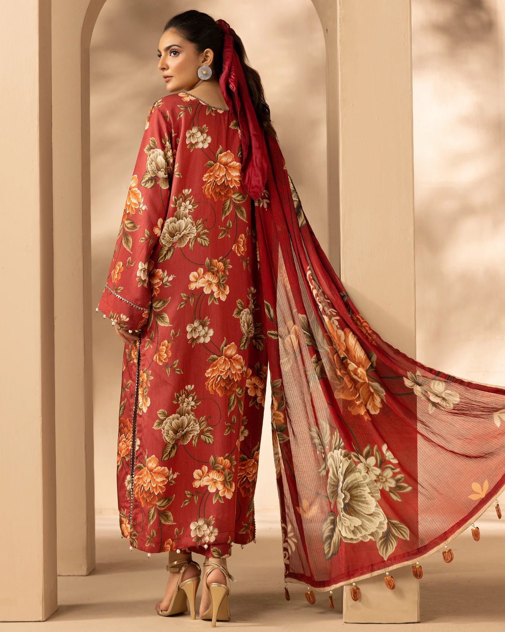 Omré Vol.1 Unstitched Viscose Digital Printed Suit – Design #04 | Diamond Digital Printed Dupatta | Winter Exclusive 2025 امرے والیوم 1 غیر سلا ہوا وسکوز ڈیجیٹل پرنٹڈ سوٹ – ڈیزائن نمبر 04 | ڈائمنڈ ڈیجیٹل پرنٹڈ دوپٹہ | ونٹر ایکسکلوسیو 2025