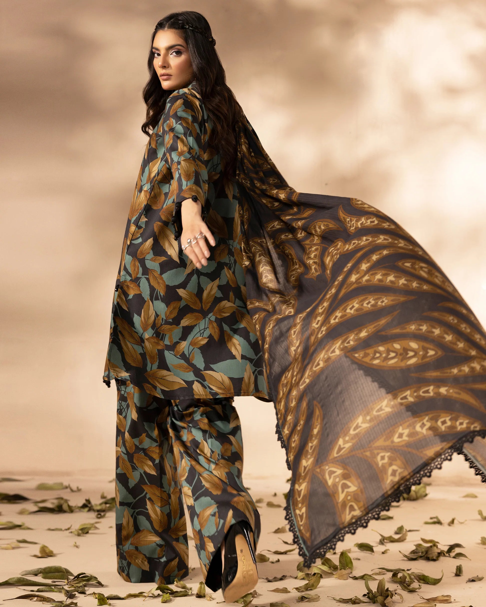 Omré Vol.1 Unstitched Viscose Digital Printed Suit – Design #05 | Diamond Digital Printed Dupatta | Winter Exclusive 2025 امرے والیوم 1 اَن سٹچڈ وسکوز ڈیجیٹل پرنٹڈ سوٹ – ڈیزائن نمبر 05 | ڈائمنڈ ڈیجیٹل پرنٹڈ دوپٹہ | ونٹر ایکسکلوسیو 2025