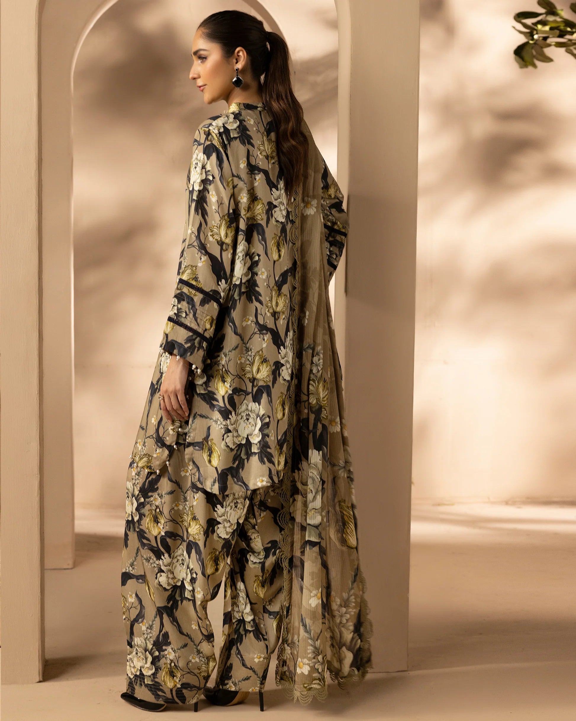 Omré Vol.1 Unstitched Viscose Digital Printed Suit – Design #09 | Diamond Digital Printed Dupatta | Winter Collection 2025 امرے والیوم 1 غیر سلا ہوا وسکوز ڈیجیٹل پرنٹڈ سوٹ – ڈیزائن نمبر 09 | ڈائمنڈ ڈیجیٹل پرنٹڈ دوپٹہ | ونٹر کلیکشن 2025