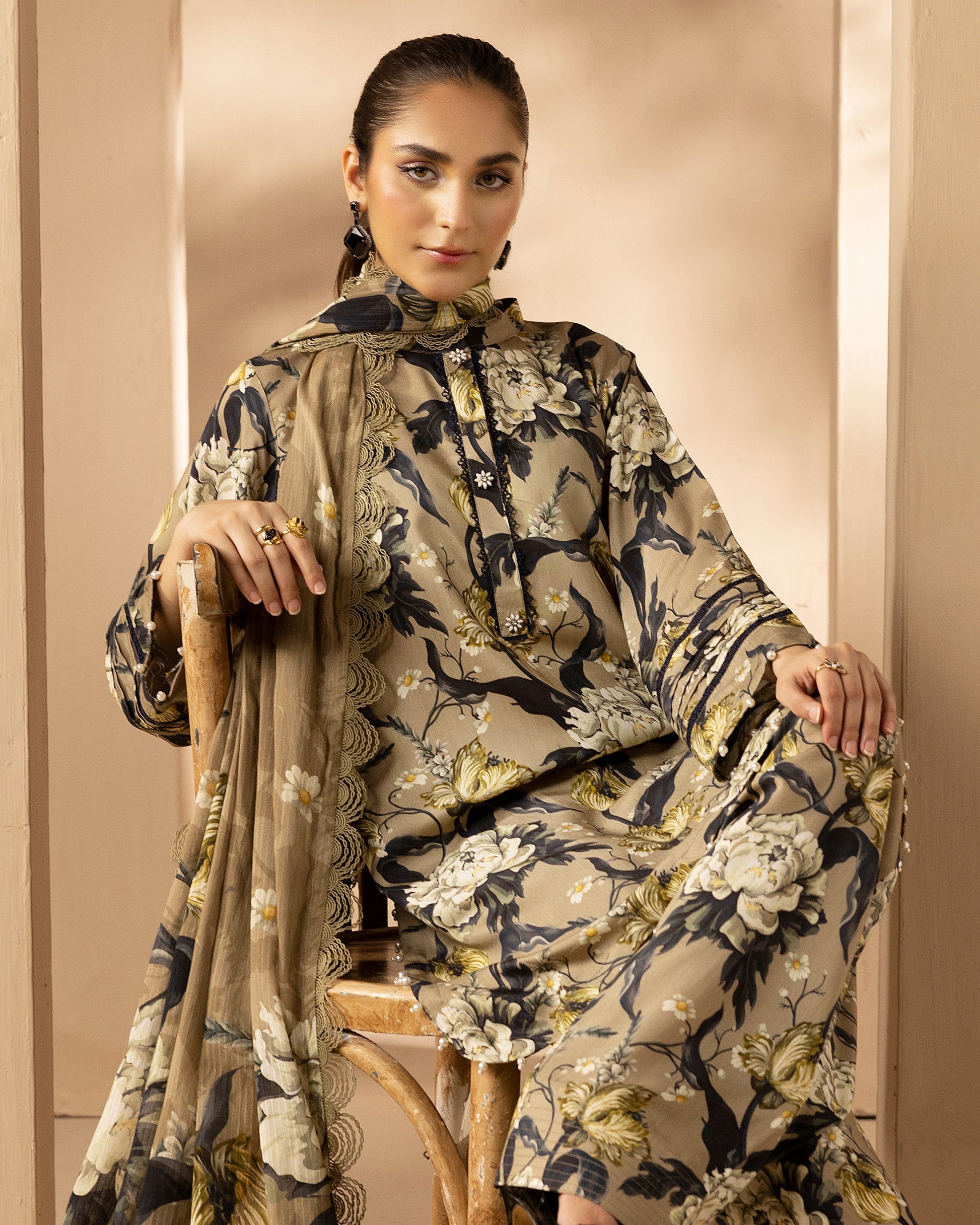 Omré Vol.1 Unstitched Viscose Digital Printed Suit – Design #09 | Diamond Digital Printed Dupatta | Winter Collection 2025 امرے والیوم 1 غیر سلا ہوا وسکوز ڈیجیٹل پرنٹڈ سوٹ – ڈیزائن نمبر 09 | ڈائمنڈ ڈیجیٹل پرنٹڈ دوپٹہ | ونٹر کلیکشن 2025