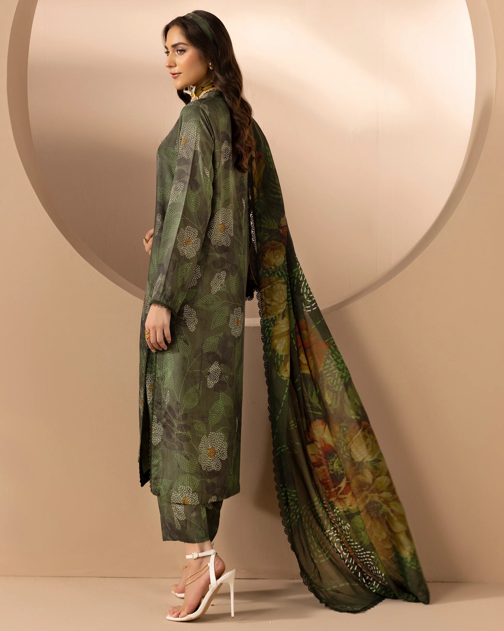 Omré Vol.1 Unstitched Viscose Digital Printed Suit – Design #10 | Diamond Digital Printed Dupatta | Winter Exclusive 2025 امرے والیوم 1 اَن سٹچڈ وسکوز ڈیجیٹل پرنٹڈ سوٹ – ڈیزائن نمبر 10 | ڈائمنڈ ڈیجیٹل پرنٹڈ دوپٹہ | ونٹر ایکسکلوسیو 2025