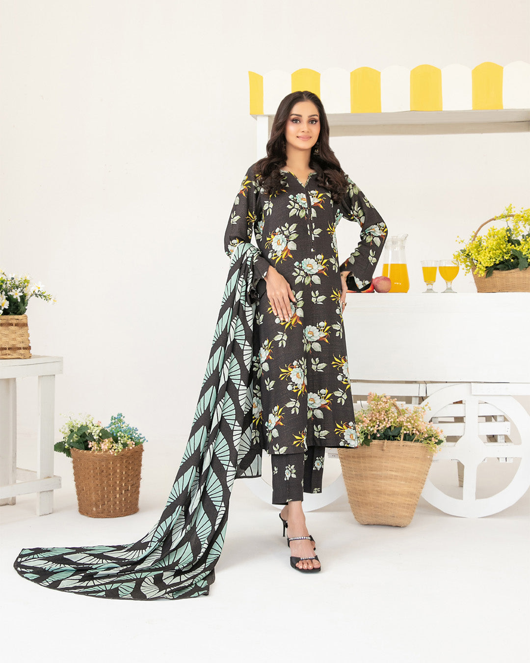 🩰 Tawakkal Zurina Printed Leather Peach Suit  D-4476 Tawakkal Fabrics – Elegance in Soft Hues 🩰 زرینہ پرنٹڈ لیذر پیچ سوٹ – نرمی اور خوبصورتی کا امتزاج