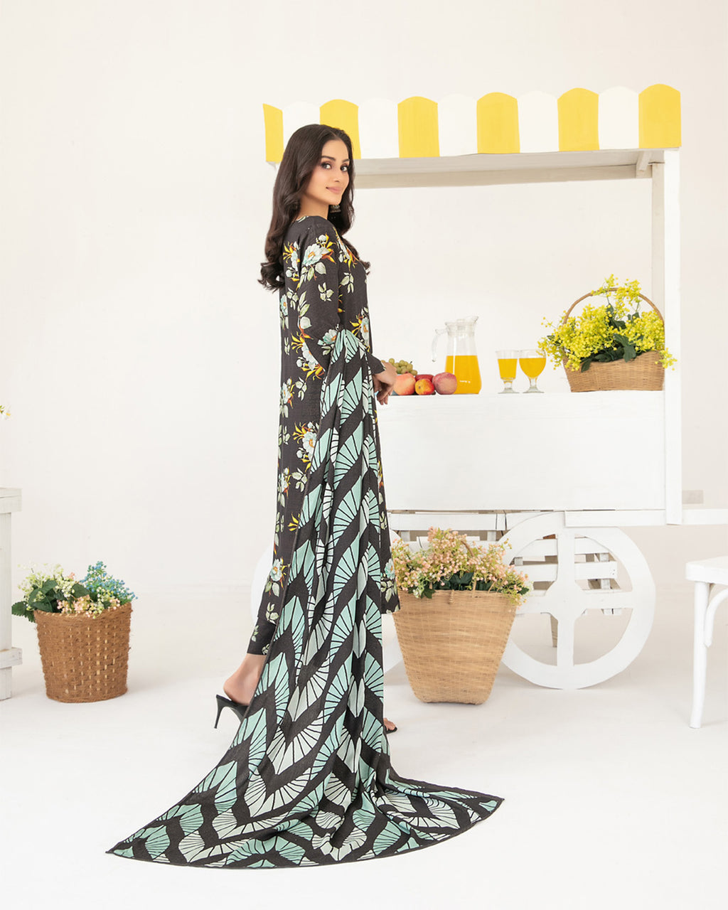 🩰 Tawakkal Zurina Printed Leather Peach Suit  D-4476 Tawakkal Fabrics – Elegance in Soft Hues 🩰 زرینہ پرنٹڈ لیذر پیچ سوٹ – نرمی اور خوبصورتی کا امتزاج