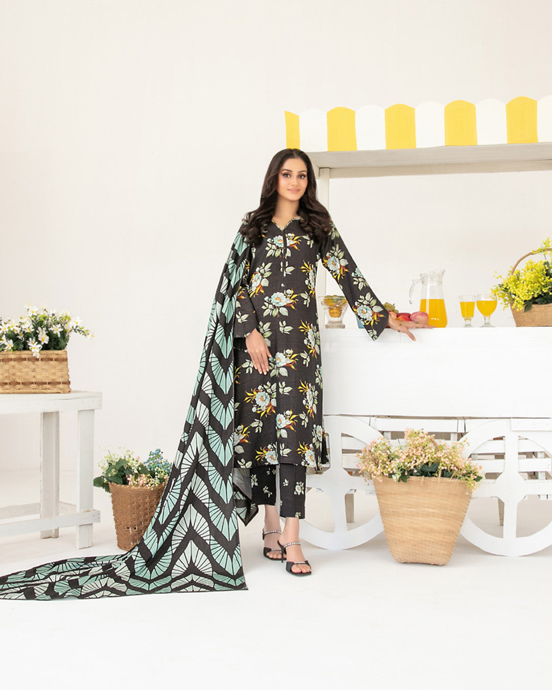 🩰 Tawakkal Zurina Printed Leather Peach Suit  D-4476 Tawakkal Fabrics – Elegance in Soft Hues 🩰 زرینہ پرنٹڈ لیذر پیچ سوٹ – نرمی اور خوبصورتی کا امتزاج