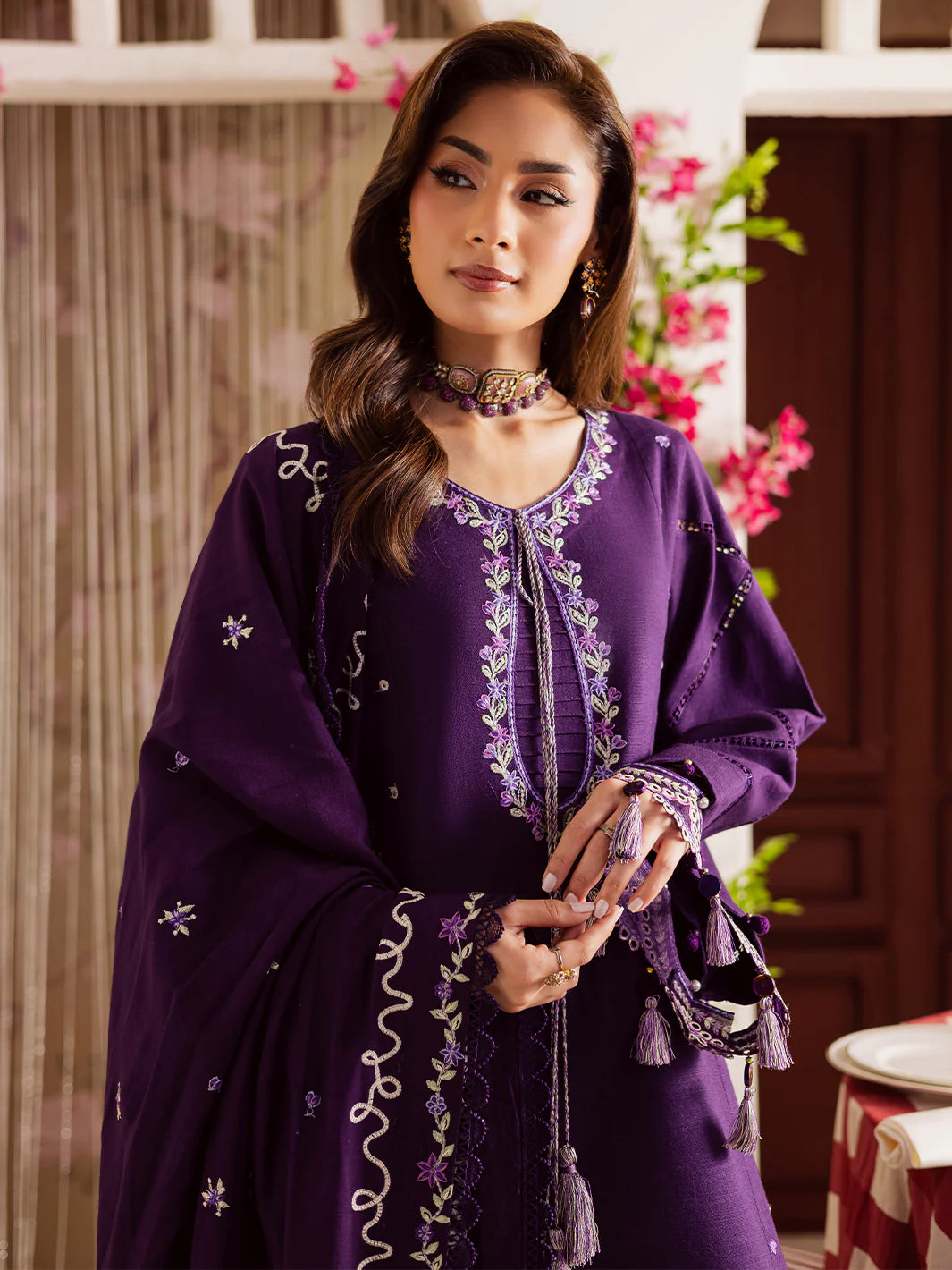 Mahnur Nova Khaddar ’25 – NK-02 | Plum Radiance | Premium Digital Printed Winter 3PC Suit ماہنور نووا کھدر ’25 – NK-02 | پلم ریڈیئنس | پریمیم ڈجیٹل پرنٹڈ ونٹر تین پیس سوٹ