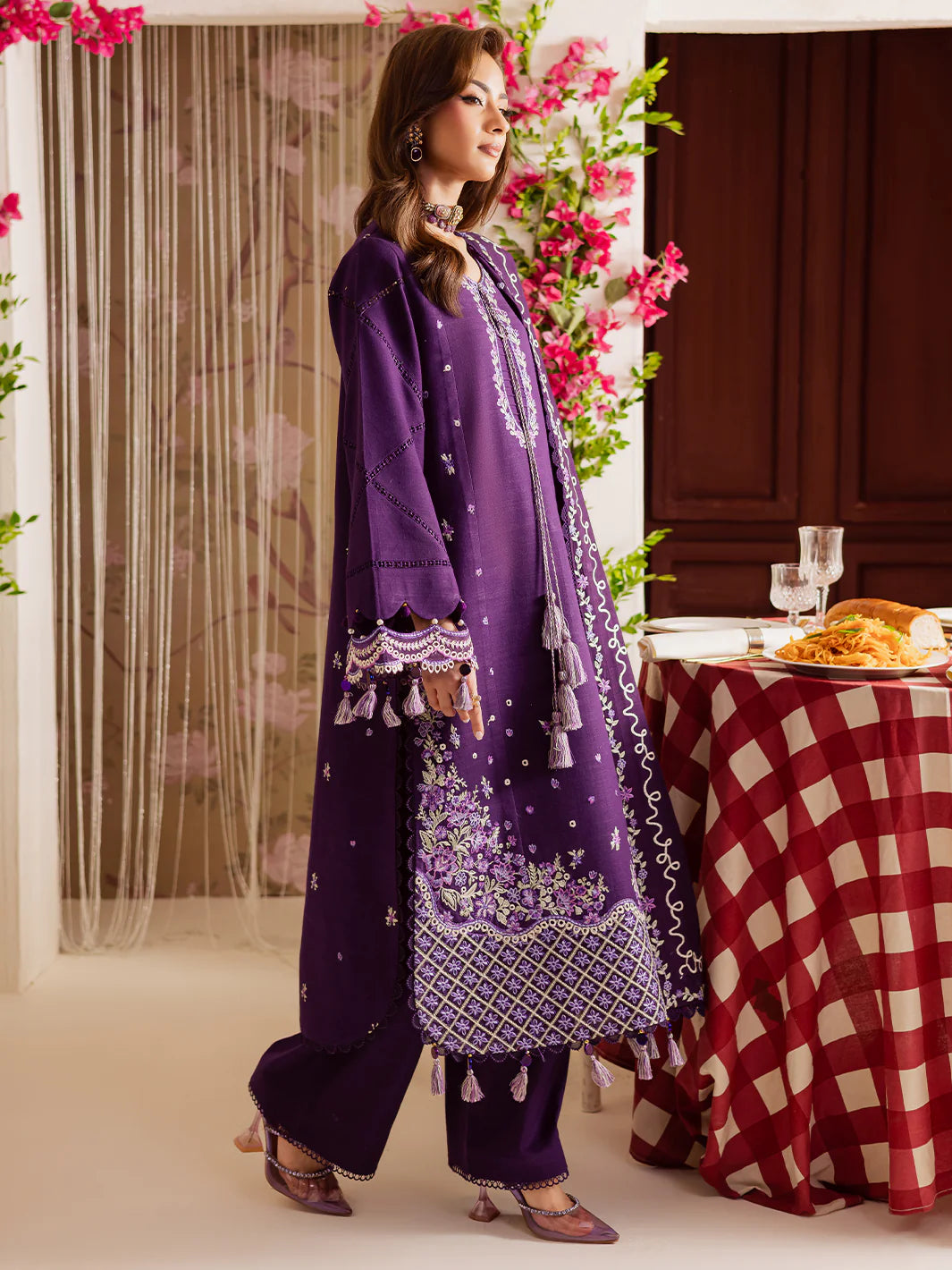 Mahnur Nova Khaddar ’25 – NK-02 | Plum Radiance | Premium Digital Printed Winter 3PC Suit ماہنور نووا کھدر ’25 – NK-02 | پلم ریڈیئنس | پریمیم ڈجیٹل پرنٹڈ ونٹر تین پیس سوٹ