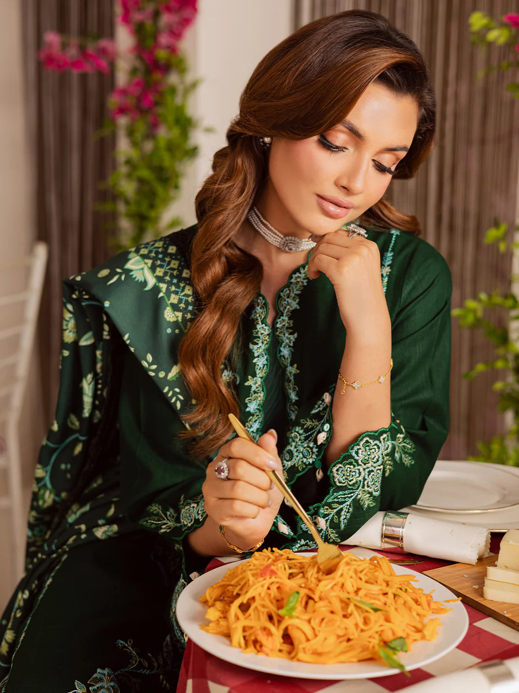 Mahnur Nova Khaddar ’25 – NK-03 | Golden Aura | Premium Digital Printed Winter 3PC Suit ماہنور نووا کھدر ’25 – NK-03 | گولڈن اورا | پریمیم ڈجیٹل پرنٹڈ ونٹر تین پیس سوٹ