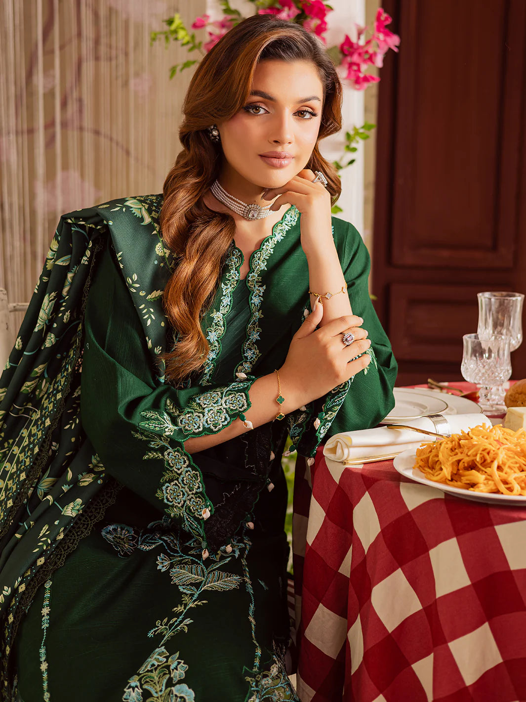 Mahnur Nova Khaddar ’25 – NK-03 | Golden Aura | Premium Digital Printed Winter 3PC Suit ماہنور نووا کھدر ’25 – NK-03 | گولڈن اورا | پریمیم ڈجیٹل پرنٹڈ ونٹر تین پیس سوٹ