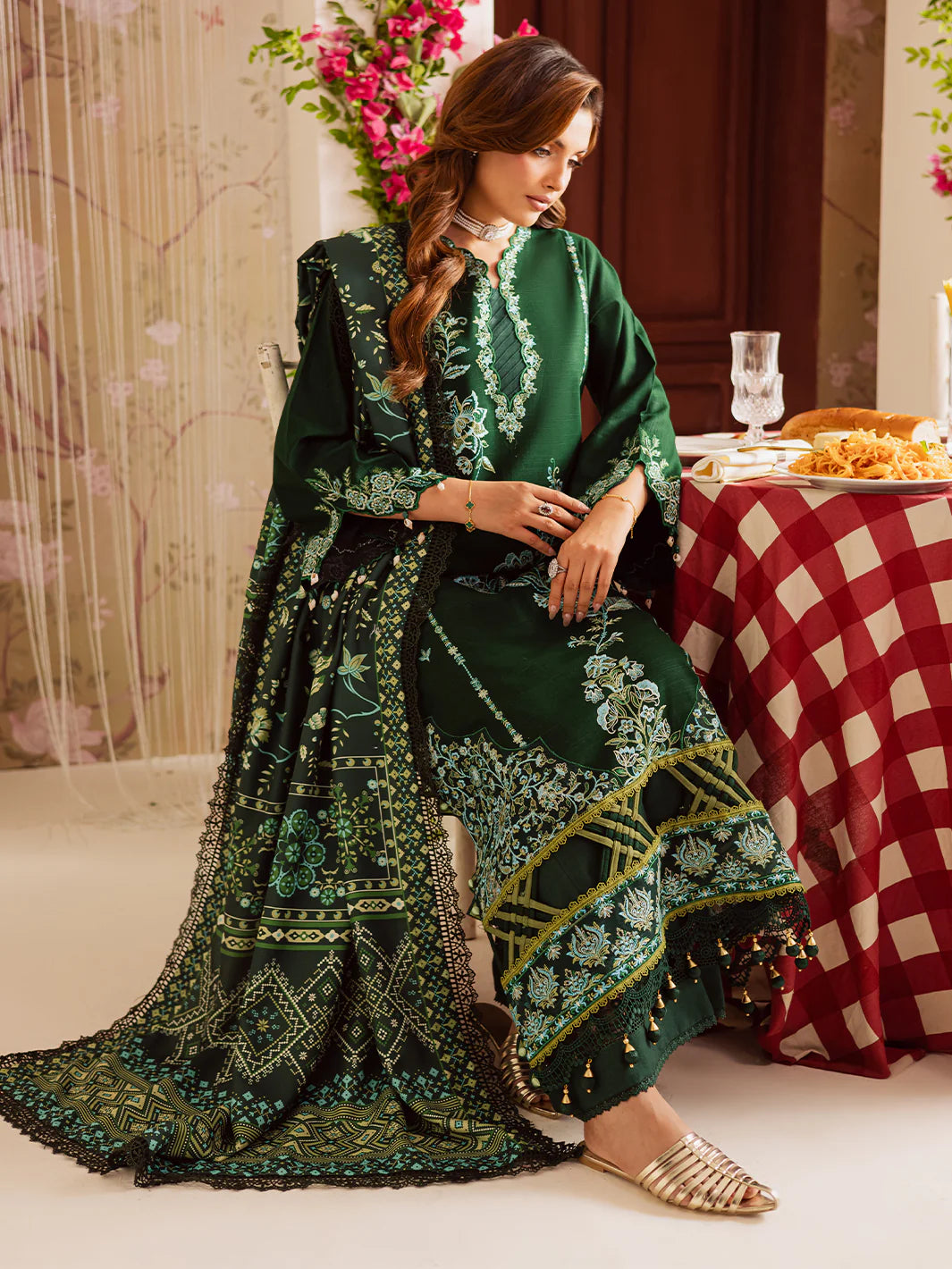 Mahnur Nova Khaddar ’25 – NK-03 | Golden Aura | Premium Digital Printed Winter 3PC Suit ماہنور نووا کھدر ’25 – NK-03 | گولڈن اورا | پریمیم ڈجیٹل پرنٹڈ ونٹر تین پیس سوٹ