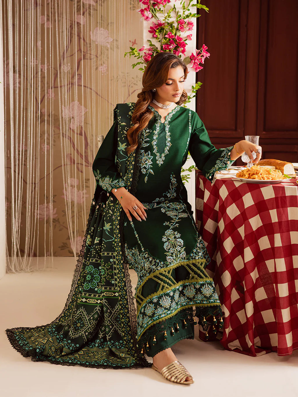 Mahnur Nova Khaddar ’25 – NK-03 | Golden Aura | Premium Digital Printed Winter 3PC Suit ماہنور نووا کھدر ’25 – NK-03 | گولڈن اورا | پریمیم ڈجیٹل پرنٹڈ ونٹر تین پیس سوٹ