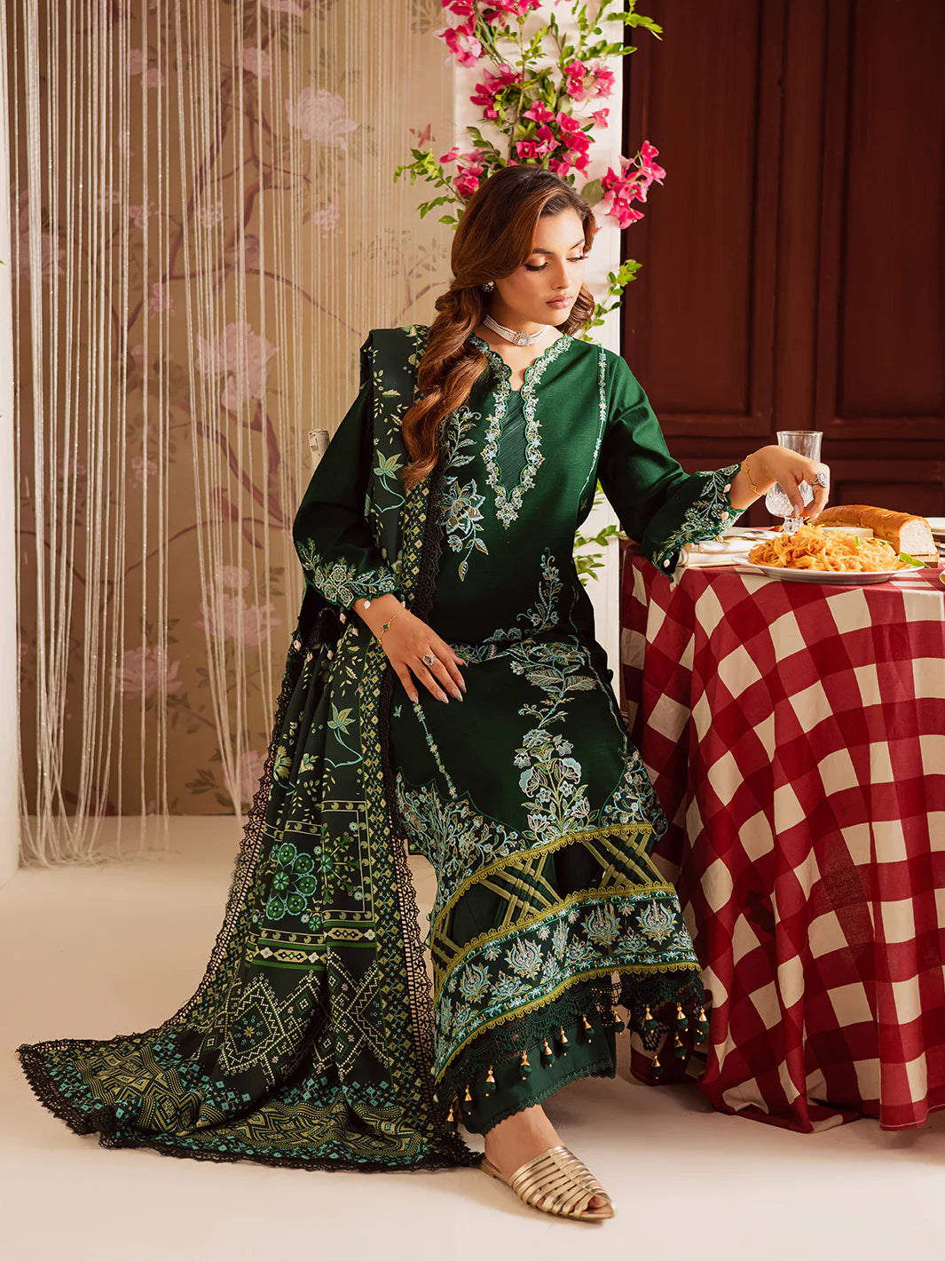 Mahnur Nova Khaddar ’25 – NK-03 | Golden Aura | Premium Digital Printed Winter 3PC Suit ماہنور نووا کھدر ’25 – NK-03 | گولڈن اورا | پریمیم ڈجیٹل پرنٹڈ ونٹر تین پیس سوٹ