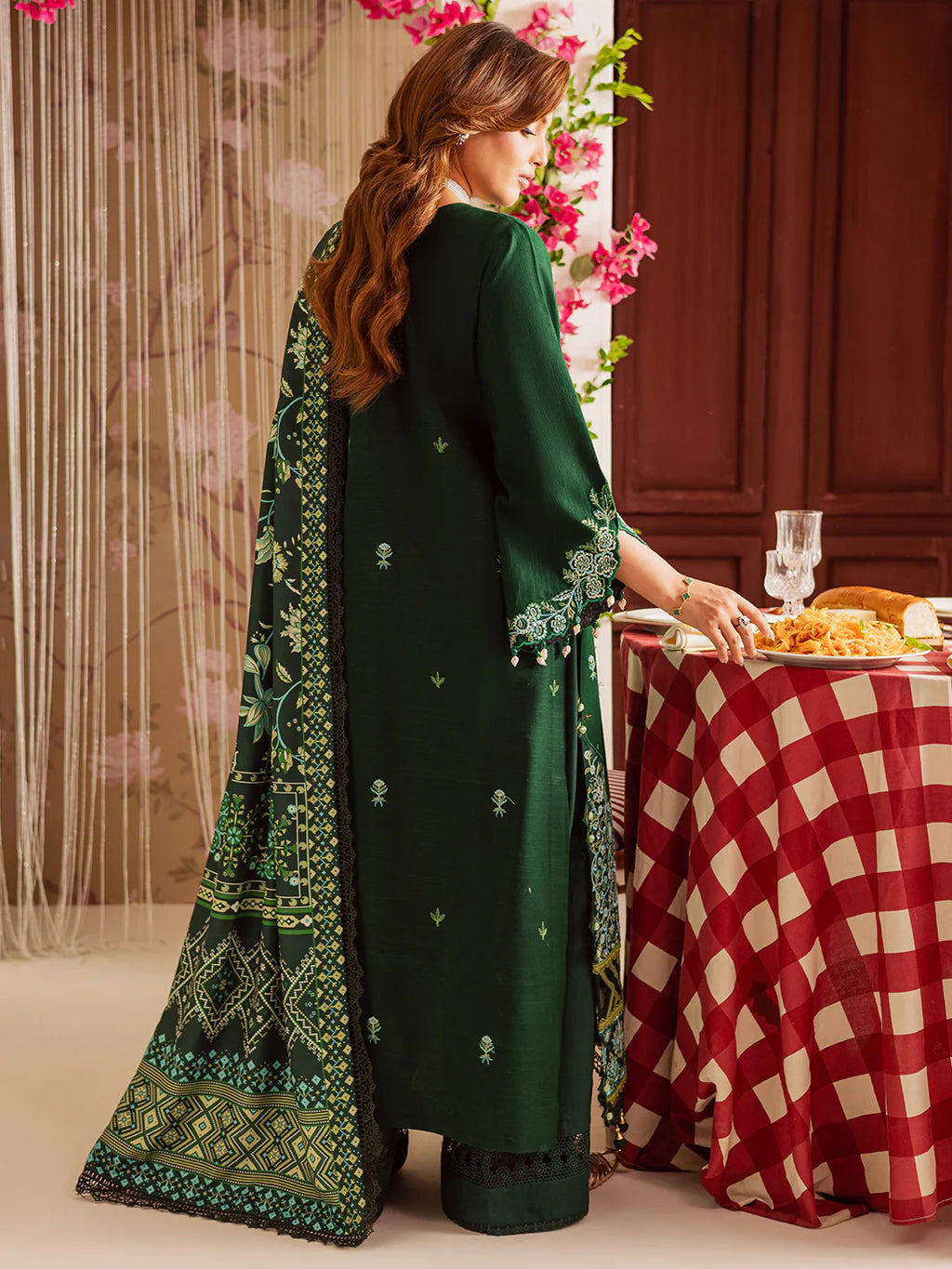 Mahnur Nova Khaddar ’25 – NK-03 | Golden Aura | Premium Digital Printed Winter 3PC Suit ماہنور نووا کھدر ’25 – NK-03 | گولڈن اورا | پریمیم ڈجیٹل پرنٹڈ ونٹر تین پیس سوٹ