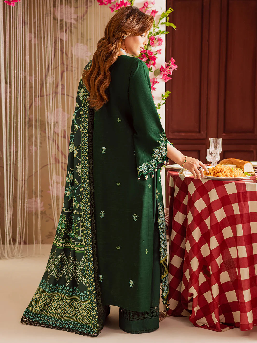Mahnur Nova Khaddar ’25 – NK-03 | Golden Aura | Premium Digital Printed Winter 3PC Suit ماہنور نووا کھدر ’25 – NK-03 | گولڈن اورا | پریمیم ڈجیٹل پرنٹڈ ونٹر تین پیس سوٹ