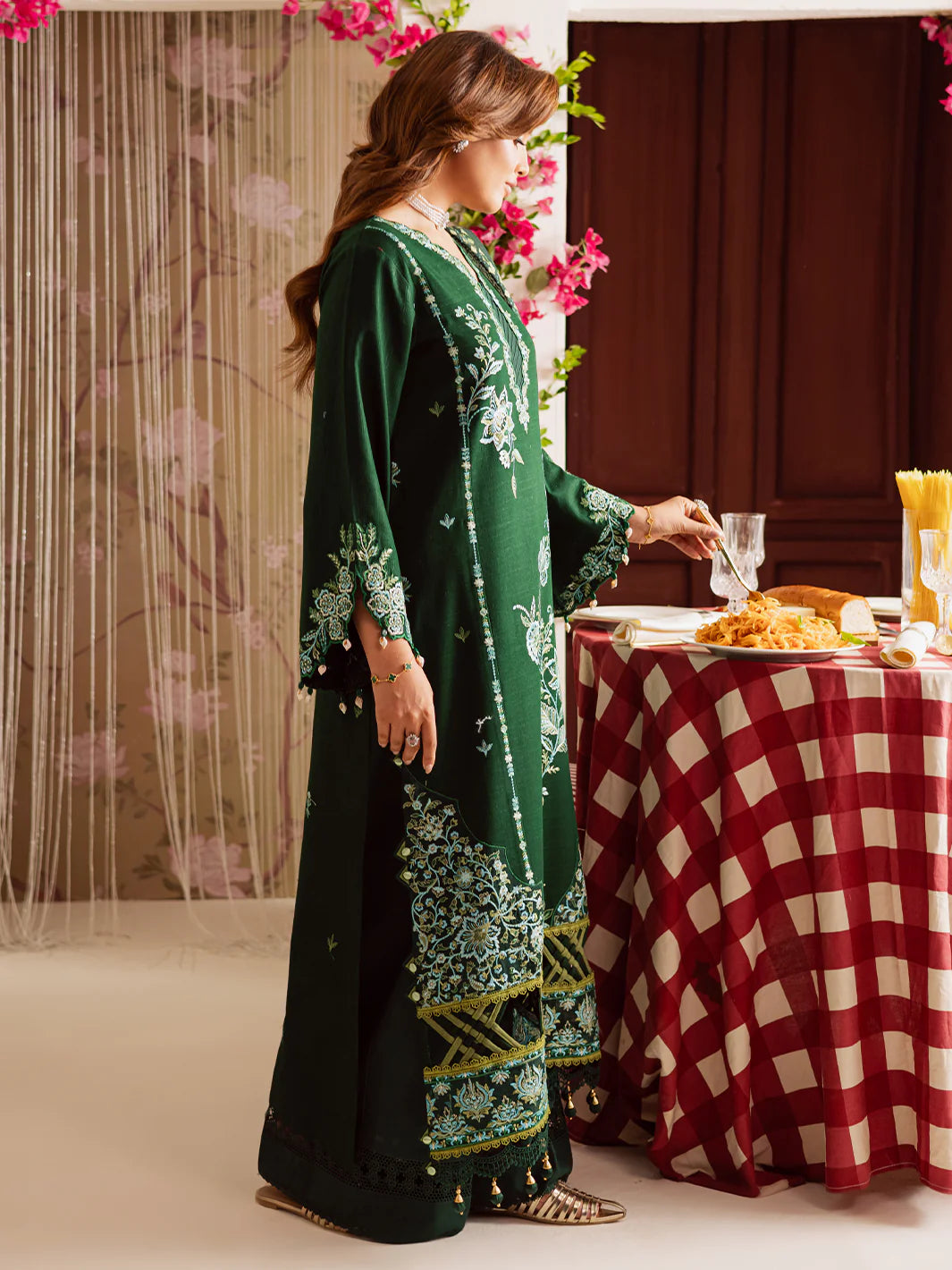 Mahnur Nova Khaddar ’25 – NK-03 | Golden Aura | Premium Digital Printed Winter 3PC Suit ماہنور نووا کھدر ’25 – NK-03 | گولڈن اورا | پریمیم ڈجیٹل پرنٹڈ ونٹر تین پیس سوٹ