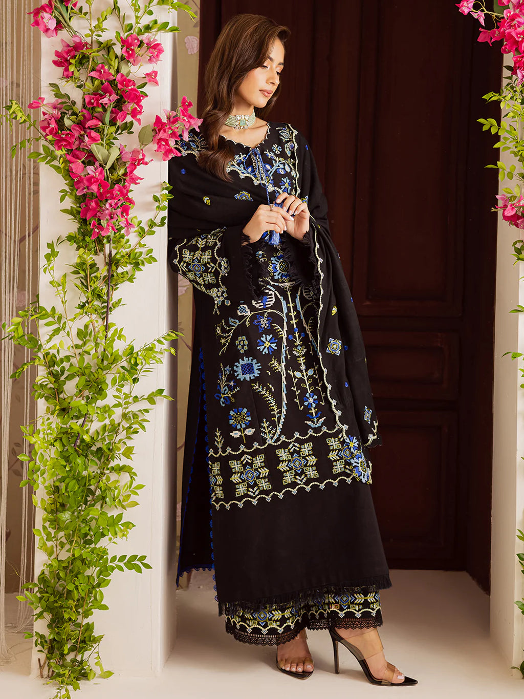 Mahnur Nova Khaddar ’25 – NK-04 | Sapphire Serenity | Premium Digital Printed Winter 3PC Suit ماہنور نووا کھدر ’25 – این کے-04 | نیلا سکون | پریمیم ڈجیٹل پرنٹڈ ونٹر تین پیس سوٹ