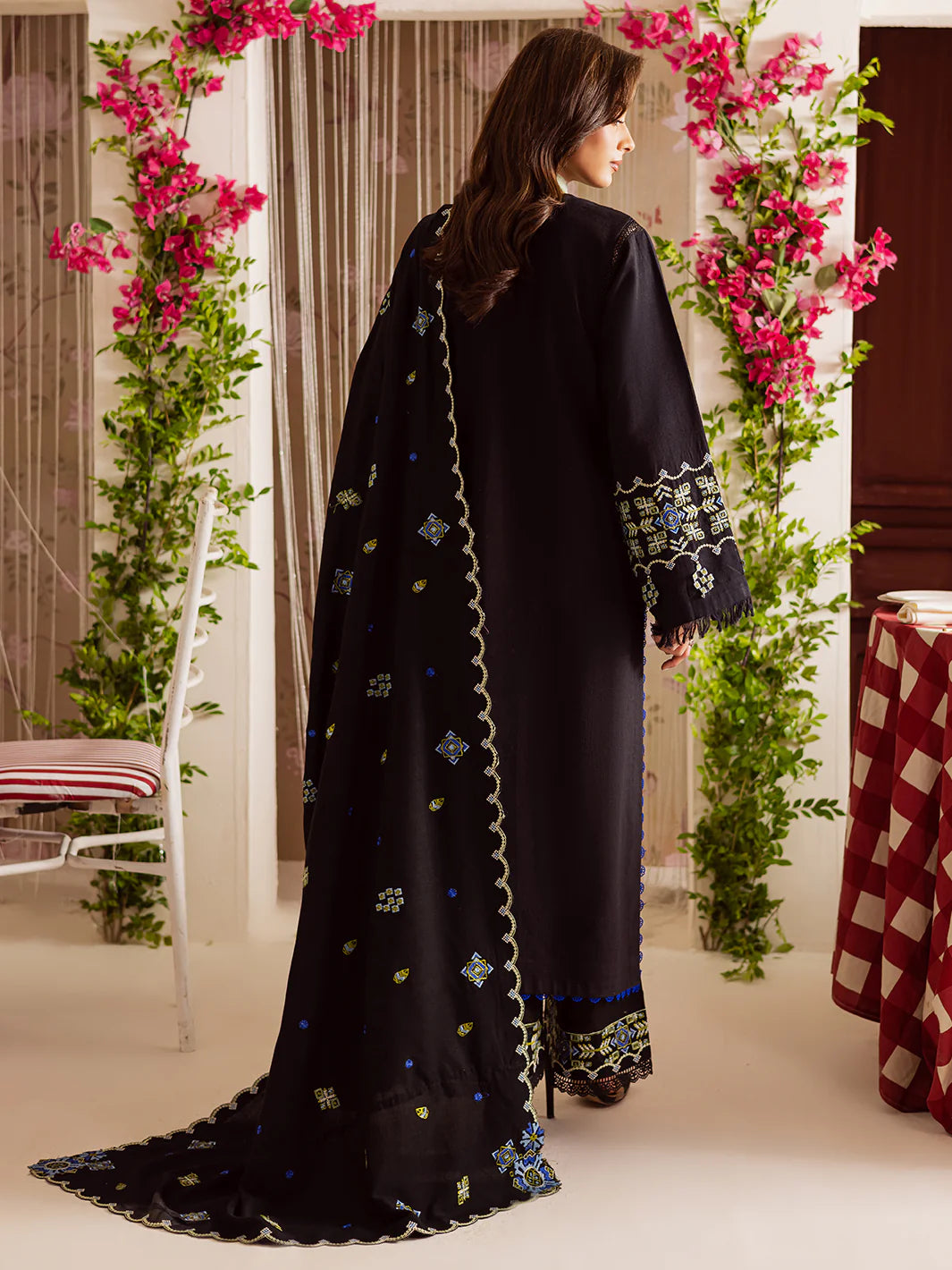 Mahnur Nova Khaddar ’25 – NK-04 | Sapphire Serenity | Premium Digital Printed Winter 3PC Suit ماہنور نووا کھدر ’25 – این کے-04 | نیلا سکون | پریمیم ڈجیٹل پرنٹڈ ونٹر تین پیس سوٹ