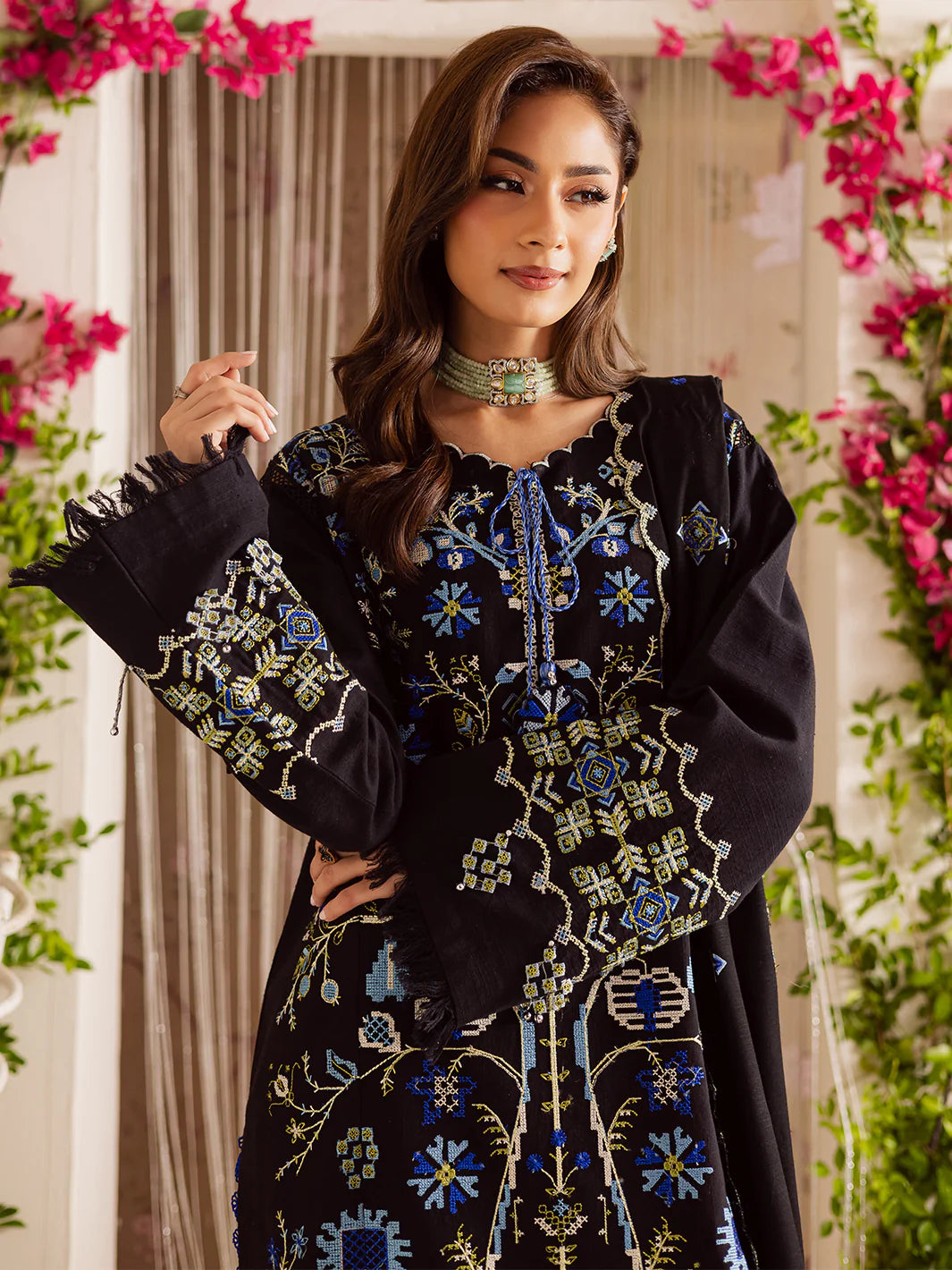 Mahnur Nova Khaddar ’25 – NK-04 | Sapphire Serenity | Premium Digital Printed Winter 3PC Suit ماہنور نووا کھدر ’25 – این کے-04 | نیلا سکون | پریمیم ڈجیٹل پرنٹڈ ونٹر تین پیس سوٹ