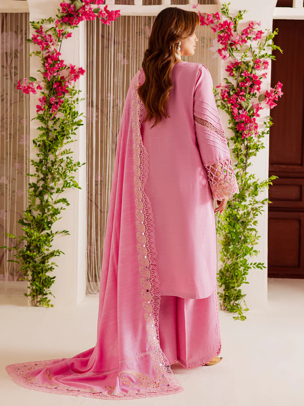 Mahnur Nova Khaddar ’25 – NK-05 | Plum Dream | Premium Digital Printed Winter 3PC Suit ماہنور نووا کھدر ’25 – این کے-05 | آلو بخارا خواب | پریمیم ڈجیٹل پرنٹڈ ونٹر تین پیس سوٹ