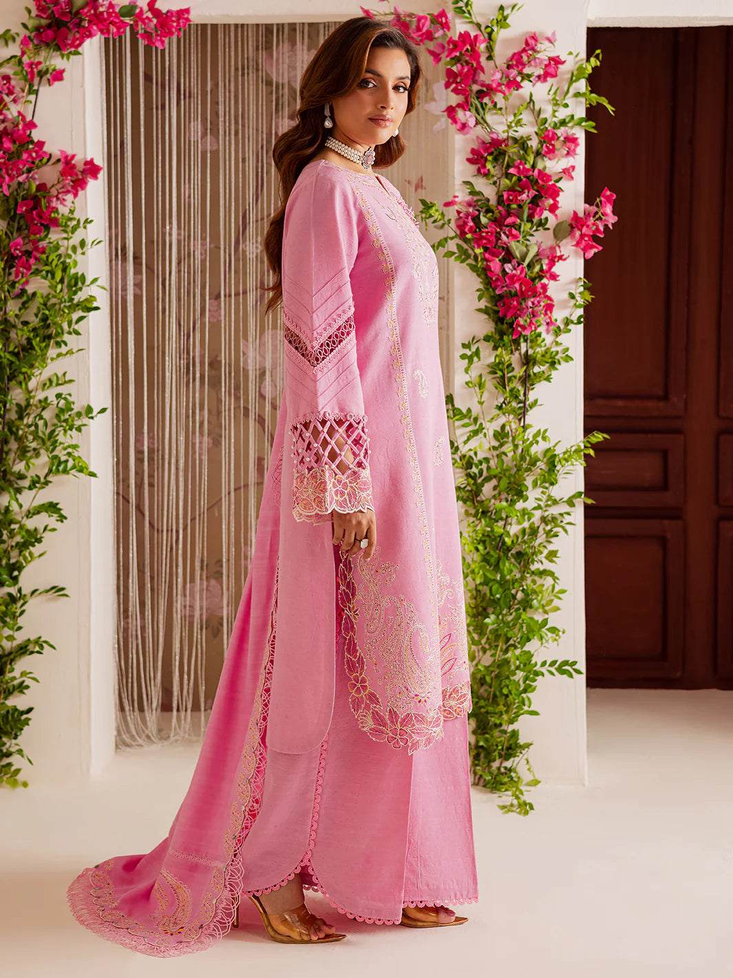 Mahnur Nova Khaddar ’25 – NK-05 | Plum Dream | Premium Digital Printed Winter 3PC Suit ماہنور نووا کھدر ’25 – این کے-05 | آلو بخارا خواب | پریمیم ڈجیٹل پرنٹڈ ونٹر تین پیس سوٹ