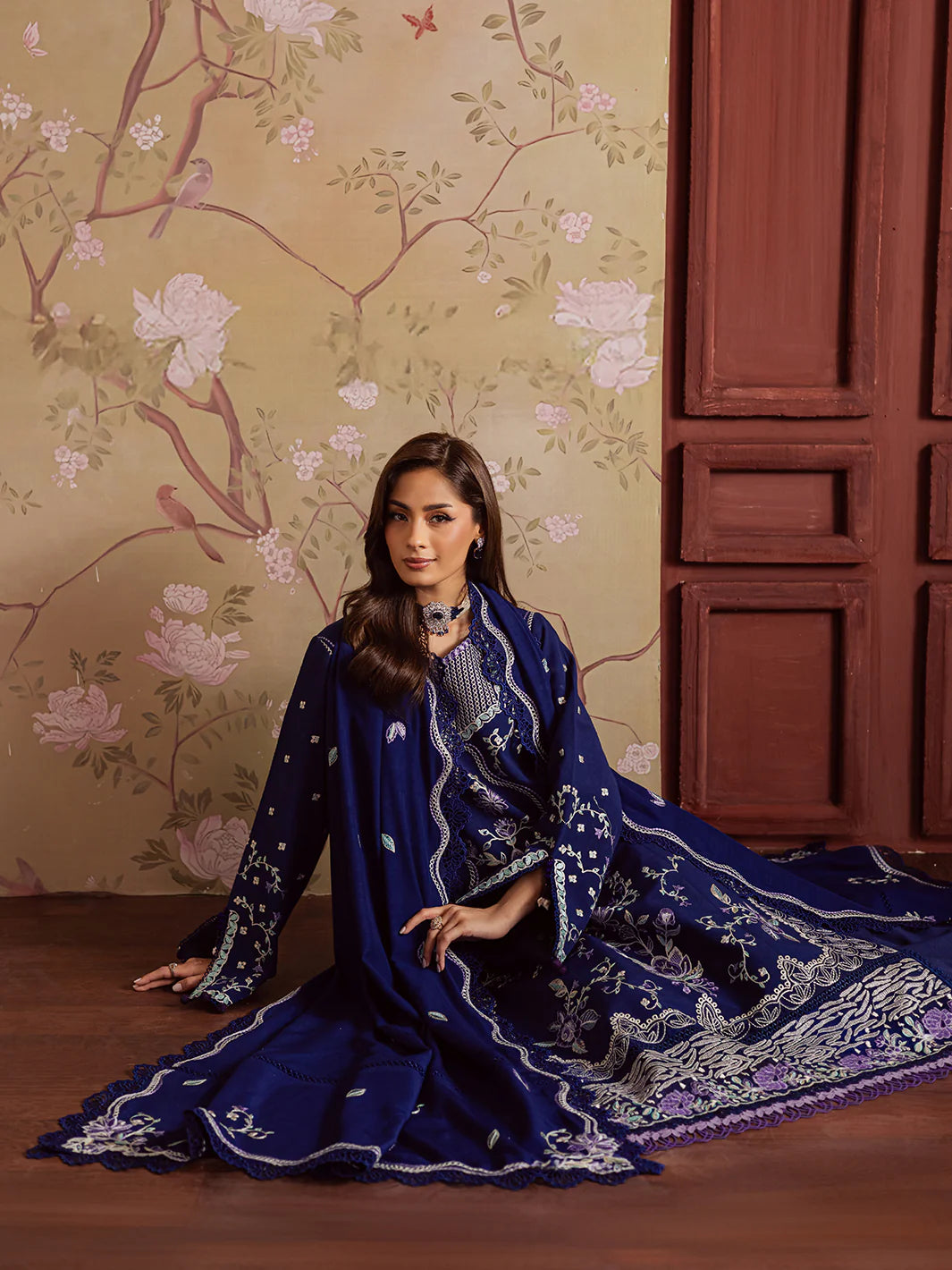 Mahnur Nova Khaddar ’25 – NK-06 | Emerald Enchant | Premium Digital Printed 3PC Winter Suit ماہنور نووا کھدر ’25 – این کے-06 | زمردی جادو | پریمیم ڈجیٹل پرنٹڈ تین پیس ونٹر سوٹ