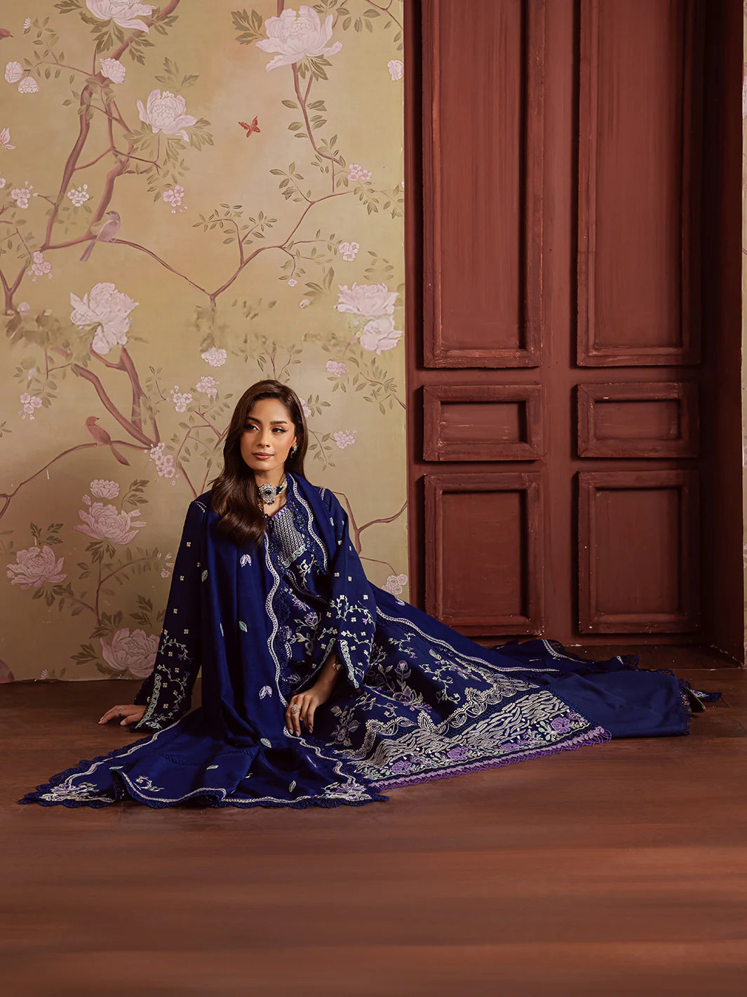 Mahnur Nova Khaddar ’25 – NK-06 | Emerald Enchant | Premium Digital Printed 3PC Winter Suit ماہنور نووا کھدر ’25 – این کے-06 | زمردی جادو | پریمیم ڈجیٹل پرنٹڈ تین پیس ونٹر سوٹ