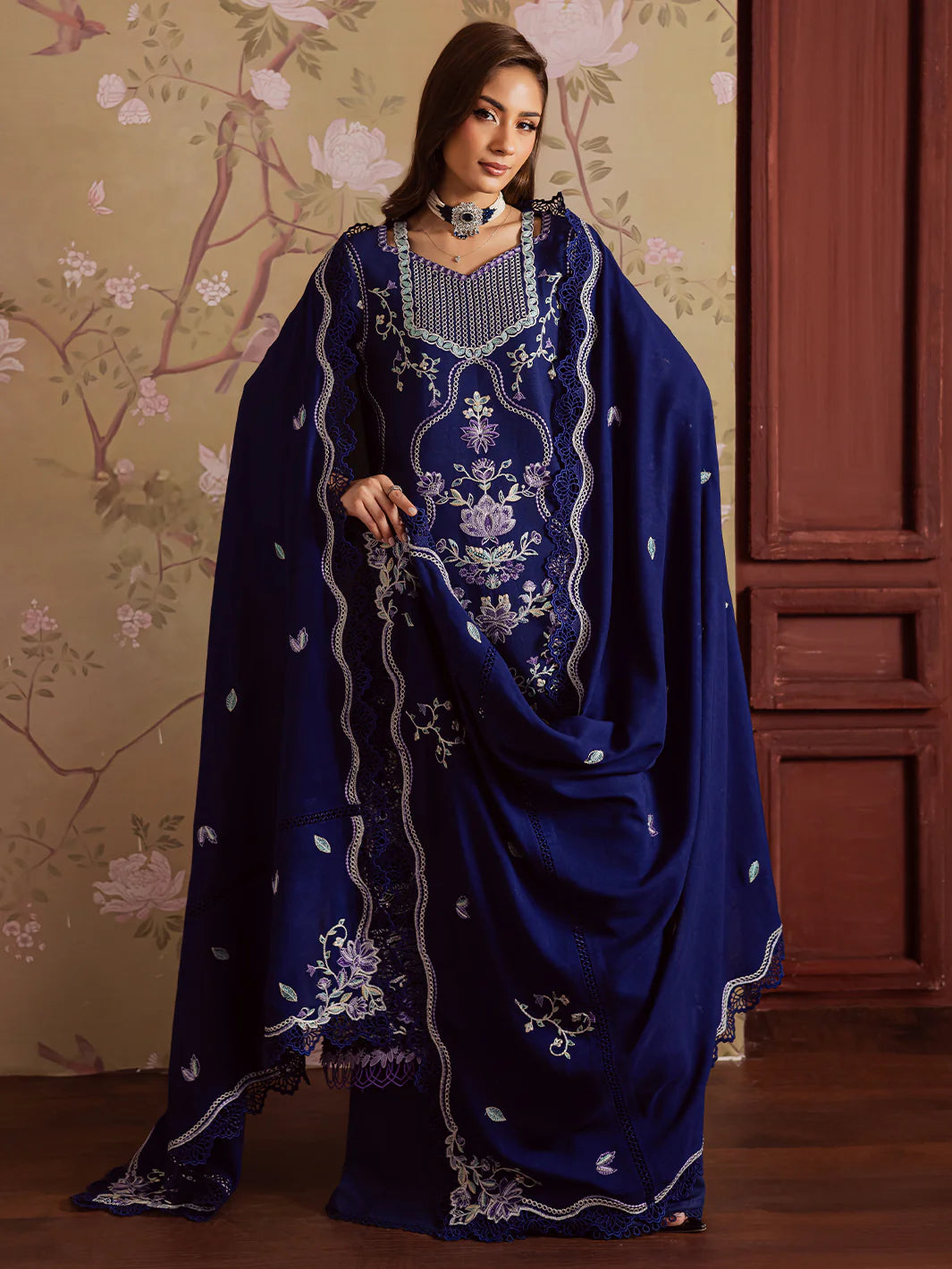Mahnur Nova Khaddar ’25 – NK-06 | Emerald Enchant | Premium Digital Printed 3PC Winter Suit ماہنور نووا کھدر ’25 – این کے-06 | زمردی جادو | پریمیم ڈجیٹل پرنٹڈ تین پیس ونٹر سوٹ