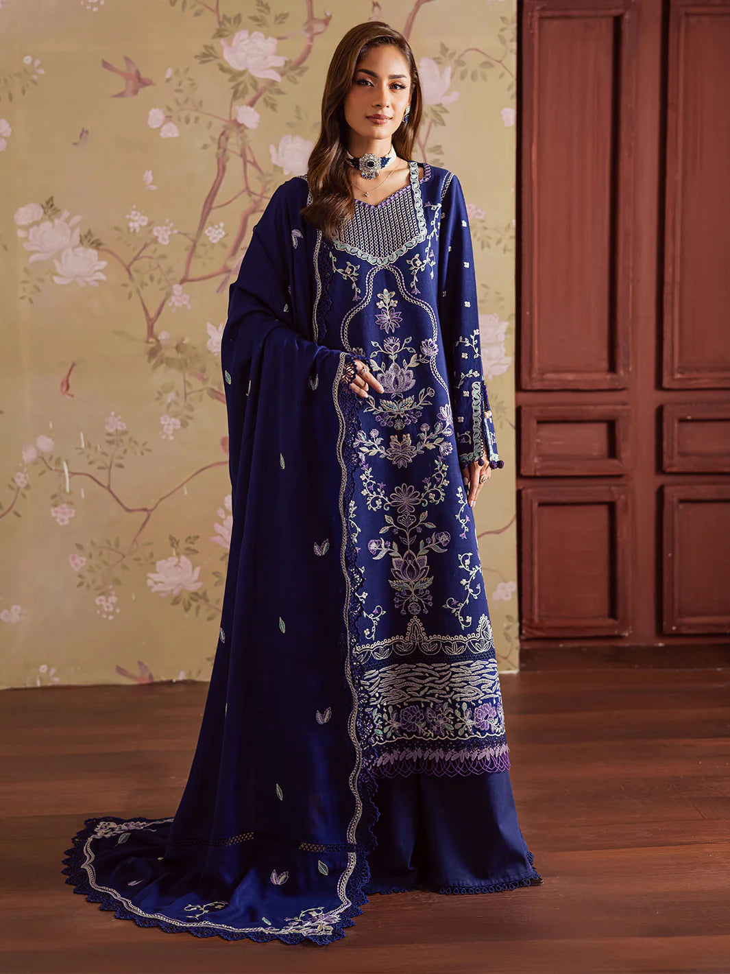Mahnur Nova Khaddar ’25 – NK-06 | Emerald Enchant | Premium Digital Printed 3PC Winter Suit ماہنور نووا کھدر ’25 – این کے-06 | زمردی جادو | پریمیم ڈجیٹل پرنٹڈ تین پیس ونٹر سوٹ