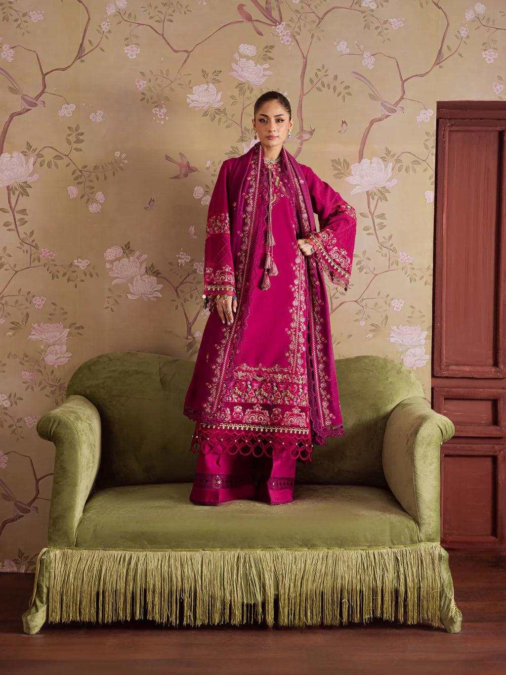 Mahnur Nova Khaddar ’25 – NK-08 | Golden Dusk | Premium Digital Printed 3PC Winter Suit ماہنور نووا کھدر ’25 – این کے-08 | گولڈن ڈسک | پریمیم ڈجیٹل پرنٹڈ تین پیس ونٹر سوٹ