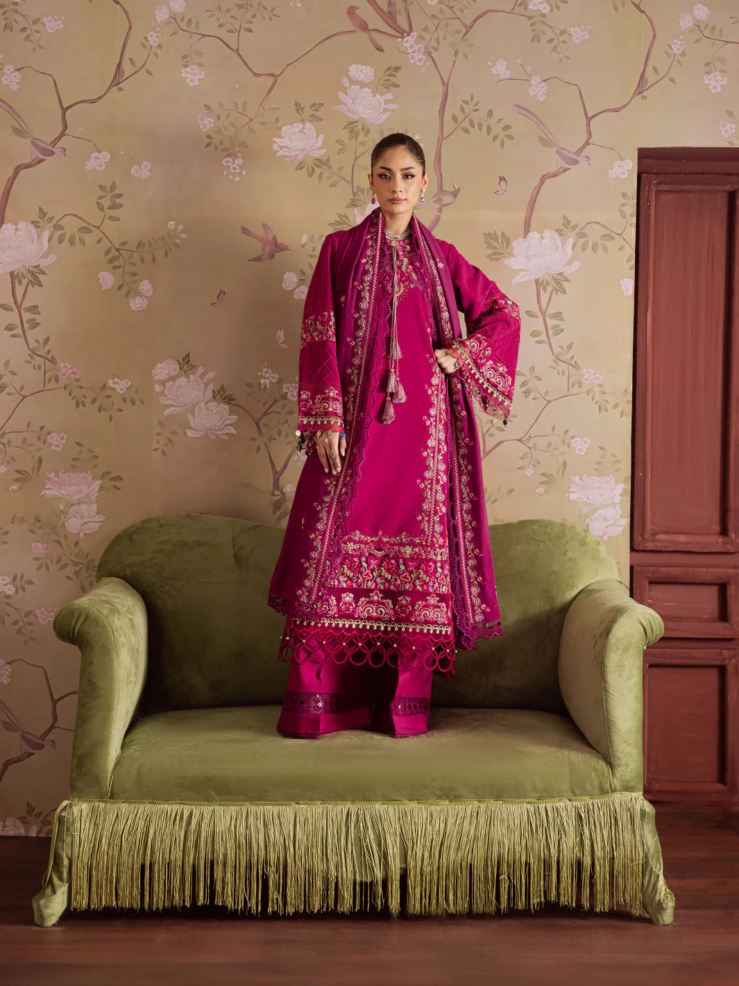 Mahnur Nova Khaddar ’25 – NK-08 | Golden Dusk | Premium Digital Printed 3PC Winter Suit ماہنور نووا کھدر ’25 – این کے-08 | گولڈن ڈسک | پریمیم ڈجیٹل پرنٹڈ تین پیس ونٹر سوٹ