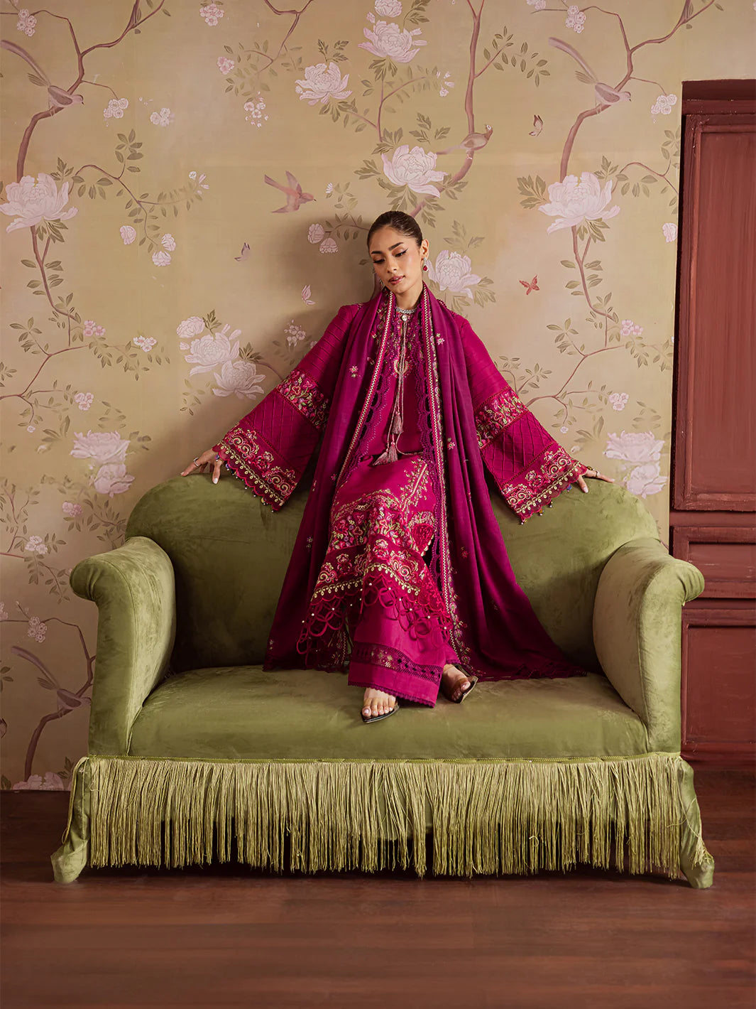 Mahnur Nova Khaddar ’25 – NK-08 | Golden Dusk | Premium Digital Printed 3PC Winter Suit ماہنور نووا کھدر ’25 – این کے-08 | گولڈن ڈسک | پریمیم ڈجیٹل پرنٹڈ تین پیس ونٹر سوٹ