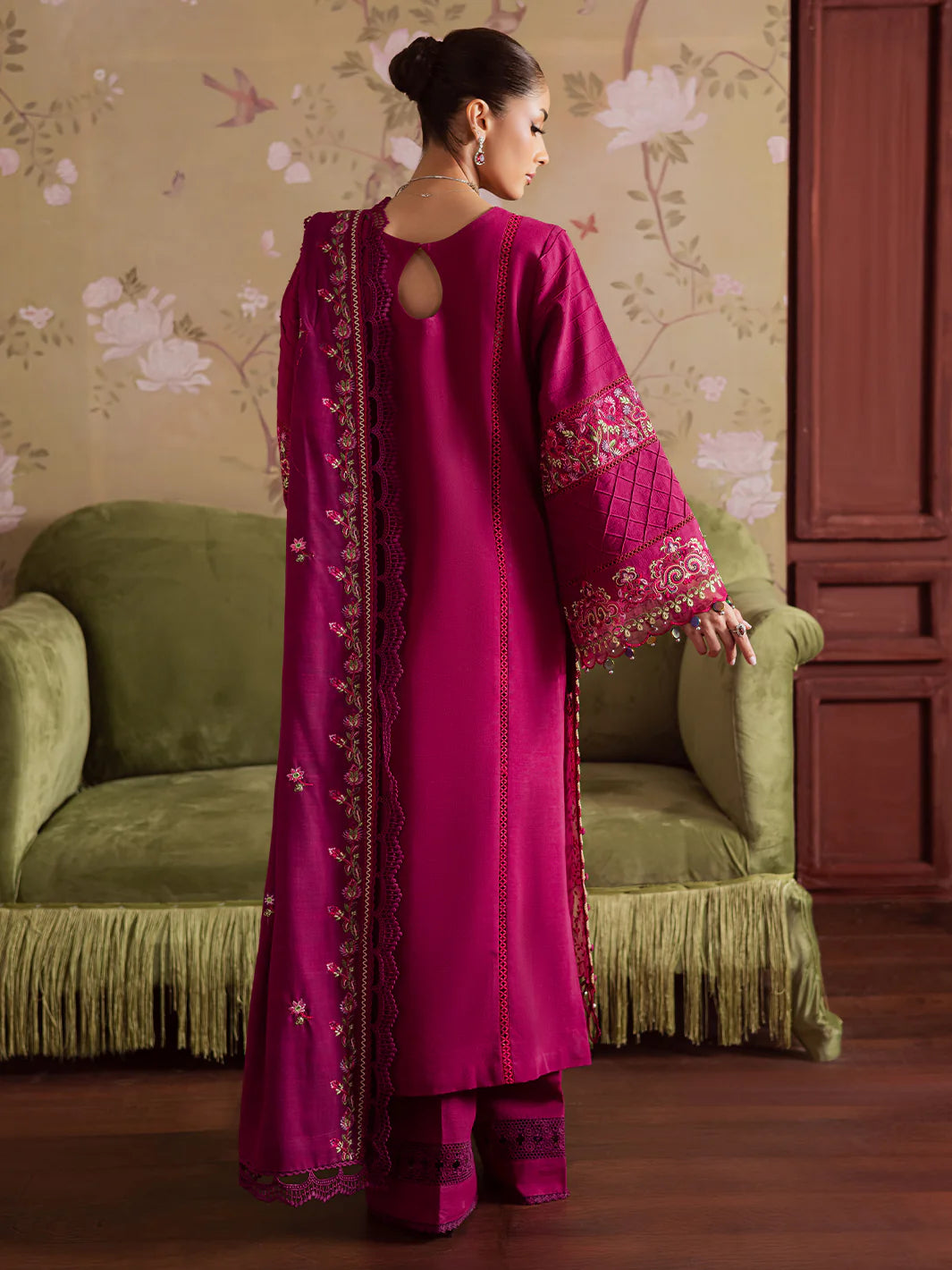 Mahnur Nova Khaddar ’25 – NK-08 | Golden Dusk | Premium Digital Printed 3PC Winter Suit ماہنور نووا کھدر ’25 – این کے-08 | گولڈن ڈسک | پریمیم ڈجیٹل پرنٹڈ تین پیس ونٹر سوٹ