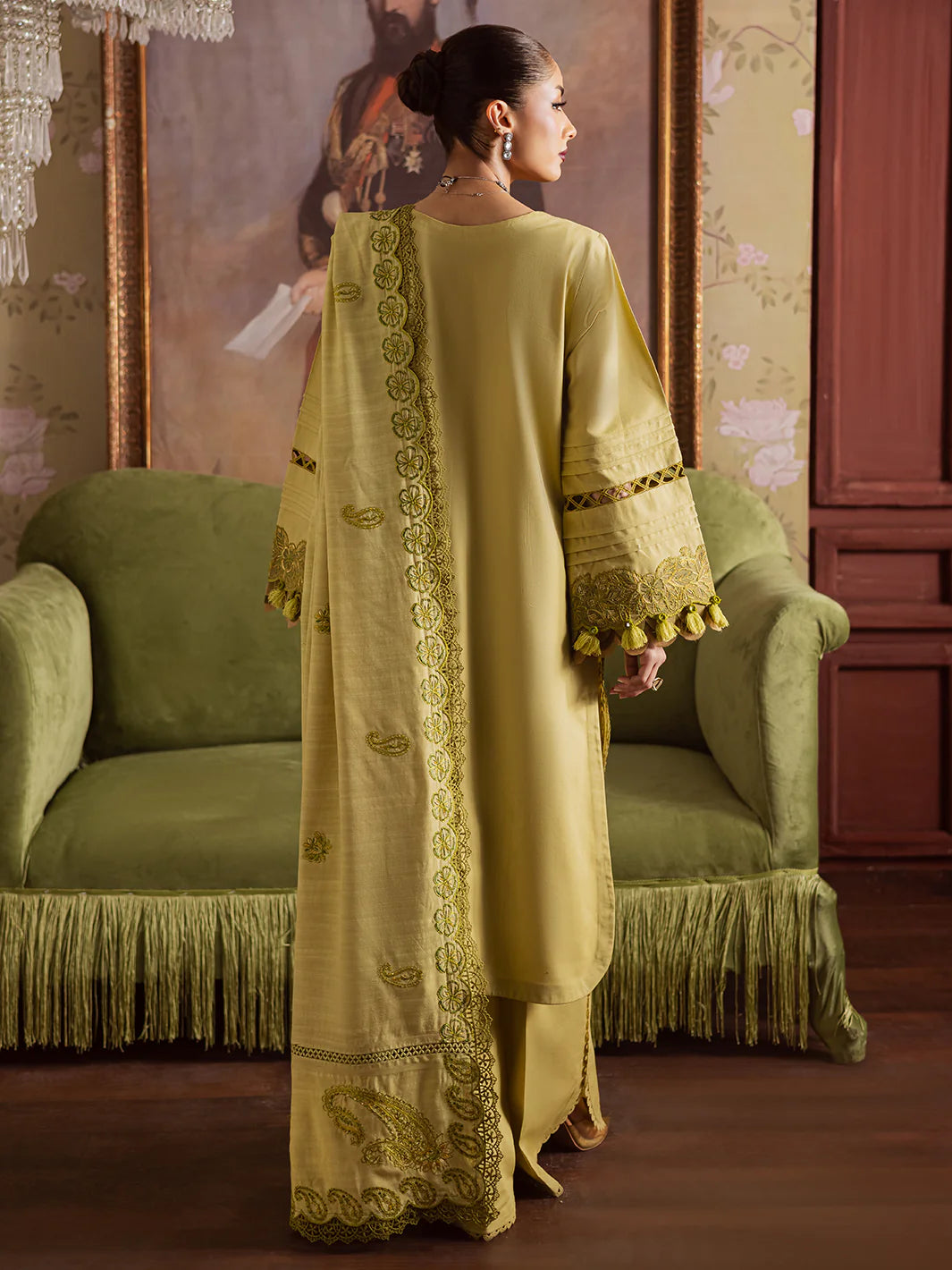 Mahnur Nova Khaddar ’25 – NK-10 | Honey Glow | Premium Digital Printed 3PC Winter Suit ماہنور نووا کھدر ’25 – این کے-10 | ہنی گلو | پریمیم ڈجیٹل پرنٹڈ تین پیس ونٹر سوٹ
