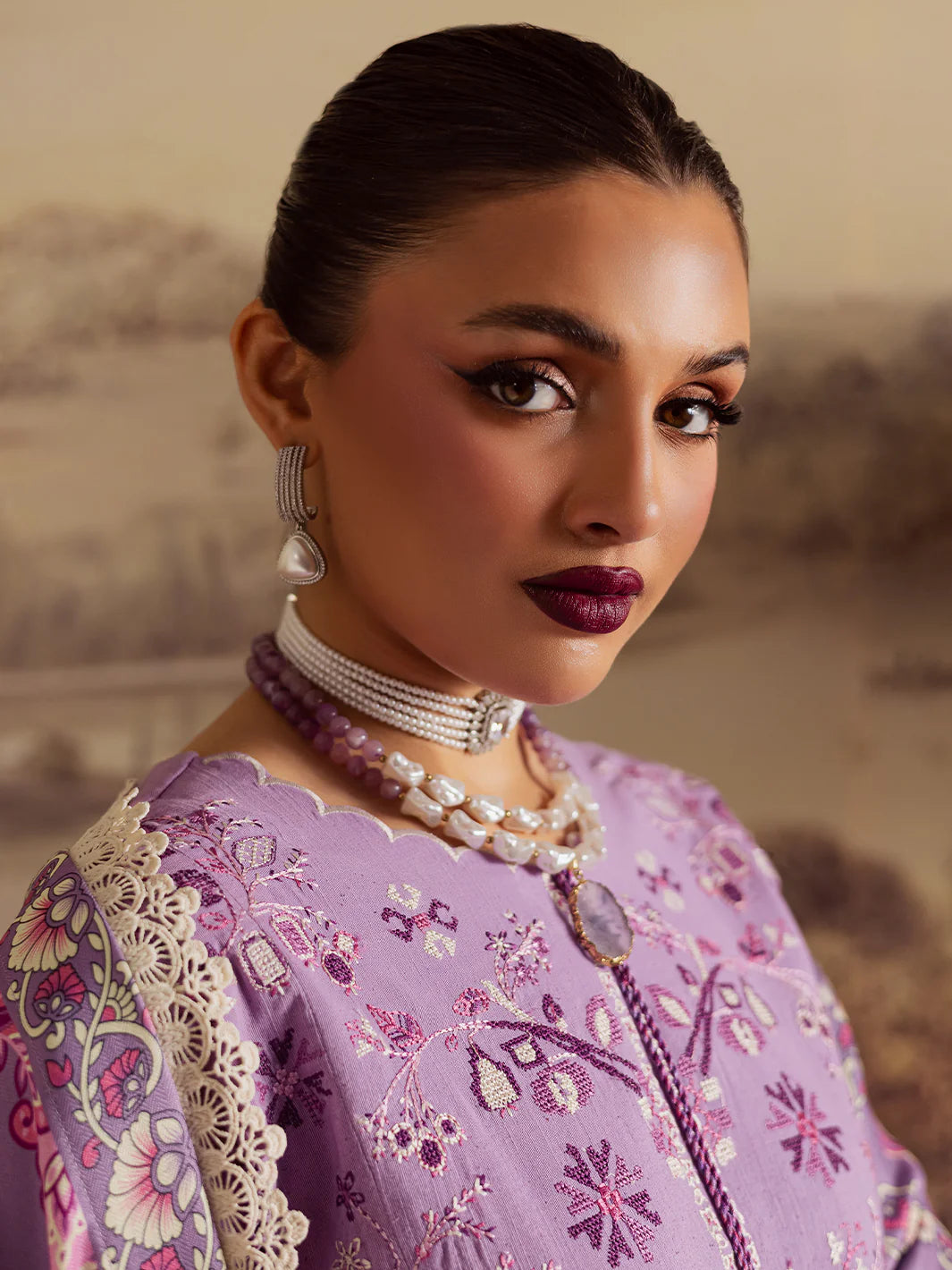 Mahnur Nova Khaddar ’25 – NK-11 | Plum Radiance | Premium Digital Printed 3PC Winter Suit ماہنور نووا کھدر ’25 – این کے-11 | پلَم ریڈیئنس | پریمیم ڈجیٹل پرنٹڈ تین پیس ونٹر سوٹ