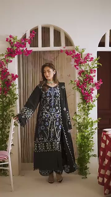 Mahnur Nova Khaddar ’25 – NK-04 | Sapphire Serenity | Premium Digital Printed Winter 3PC Suit ماہنور نووا کھدر ’25 – این کے-04 | نیلا سکون | پریمیم ڈجیٹل پرنٹڈ ونٹر تین پیس سوٹ
